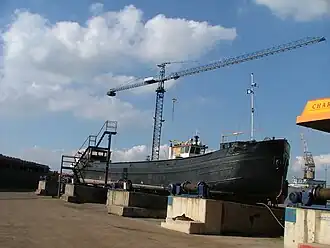 MS Watergeus op het droge.