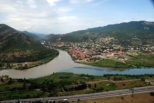 Mtscheta met Aragvi (rechts) en Mtkvari rivieren