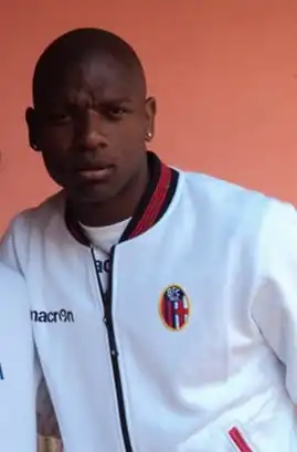 Mudingayi als speler van Bologna (2011).