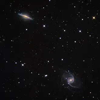 NGC 5905 (rechtsonder) en NGC 5908