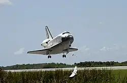 Landing van spaceshuttle Atlantis op 19 april 2002 na een missie naar het ISS