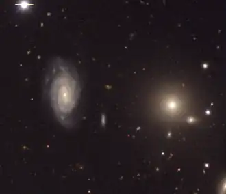 NGC 31 (links) en NGC 28