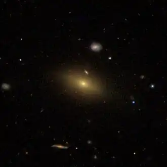 NGC 5040-2 (boven)