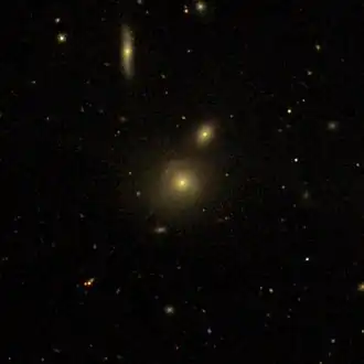 NGC 5722 (midden)