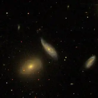 NGC 5851 (midden)