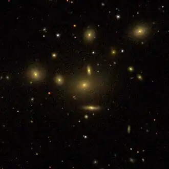 NGC 5919 (midden)
