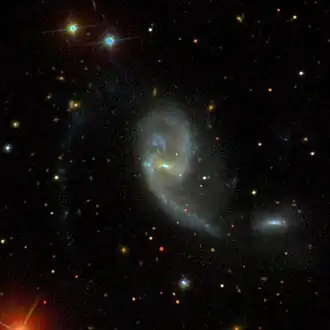 NGC 5996 en NGC 5994 (rechts)