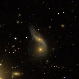 NGC 6040B (onder NGC 6040A)