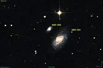 NGC 1241 (midden) en NGC 1242 (linksboven)