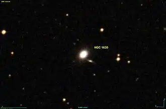 NGC 1630 met rechtsonder daarvan NGC 1630-2