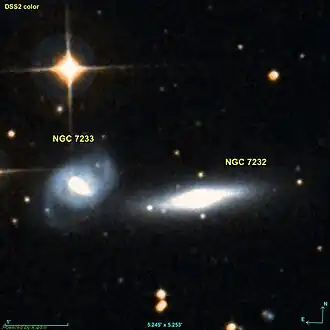 NGC 7233 (links) en NGC 7232