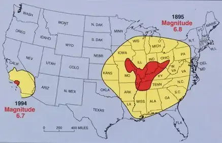 Vergelijking tussen een aardbeving in de seismische zone van New Madrid (1895, M&nbsp;6,8) en een gelijkaardige vanuit de San Andreasbreuk (Los Angeles 1994, M&nbsp;6,7); geel toont het gebied met voelbare trillingen (M&nbsp;3,5+), rood met minstens lichte schade aan gebouwen (M&nbsp;5,0+).