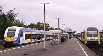 Married-Pair-Stuurstandrijtuig (links) in station Husum (2007)