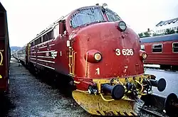 NSB Di 3.626 in “Nydesign” kleurstelling te Bodø 17 aug 1991