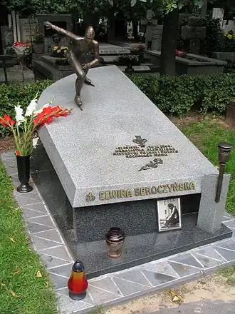 Het graf van Elwira Seroczyńska in Warschau