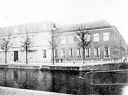 1820-1913: Gebouw Papengracht/Rapenburg