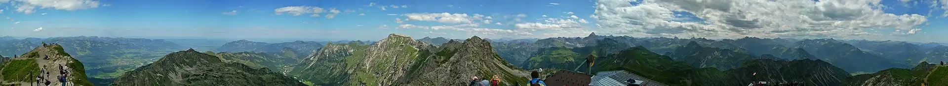 Panoramauitzicht vanaf de Nebelhorn