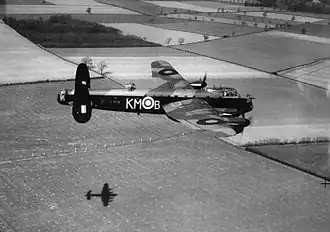 De Avro Lancaster van John Nettleton tijdens de laatste oefenmissie voor de aanval