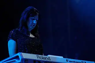 Gilbert met New Order op het podium in 2012