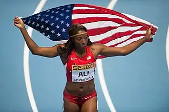 Nia Ali viert haar overwinning op de WK indoor in 2014, Sopot