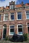 Woning met siermetselwerk en trapgevel