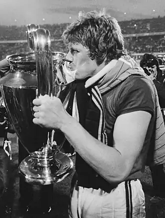 Nigel Spink na winst van de Europacup I in 1982