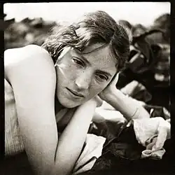 Barbara, het hoofd rustend op de linkerhand, ca. 1920