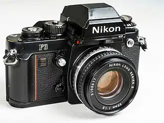 Zwarte Nikon F3 met objectief