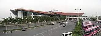 Internationale Luchthaven Noi Bai, gezien vanuit de buitenkant