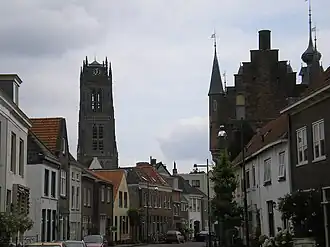Nonnenstraat met achterin de Sint Maartenskerk en rechts het Stadskasteel