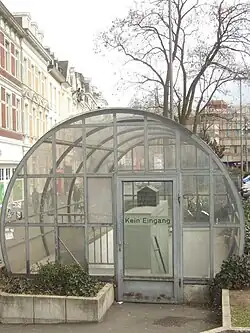 Der Schrein (1991), Stationsplein in Bonn