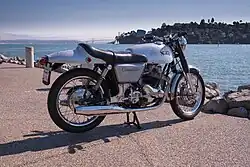 Commando 750 Fastback in Fireflake Silver