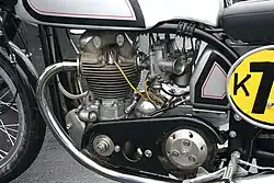 Goede replica Domiracer, met 500cc-blok, dubbele carburateurs en meervoudige droge plaatkoppeling...