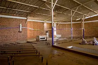 De gedenkplaats en voormalige kerk in Nyamata, waar zo'n 2500 mensen werden vermoord tijdens de Rwandese genocide.