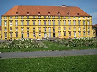 Het in 1673 voltooide kasteel te Osnabrück, waar Ernst August in 1673 vanuit Iburg naartoe verhuisde