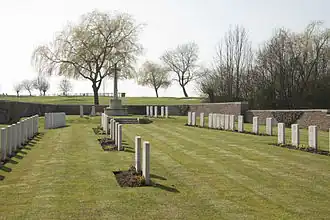 Overzicht met Cross of Sacrifice