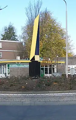 Obelisk (2007) van Henk van Bennekum, rotonde Coopmansstraat en Egelantierstraat