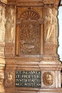 Reliëf Opstanding aan de  kansel