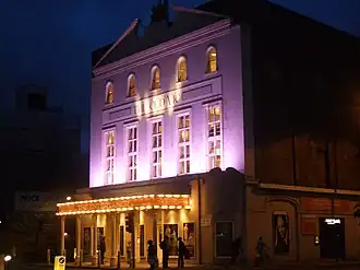 Het Old Vic-theater bij avond