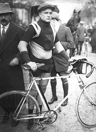 Omer Verschoore bij de start van Parijs-Roubaix 1913