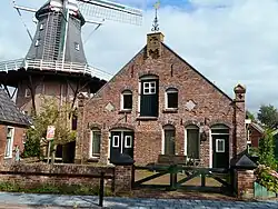 Oude smederij achter de korenmolen