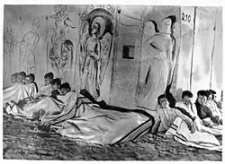 Schuilend dicht bij elkaar probeerde de kleinste te slapen.