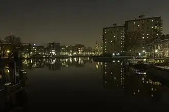 Vanuit het zuidwesten met rechts de Brinkflats van Rem Koolhaas