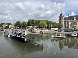 De Muntbrug in opengedraaide staat (september 2020)