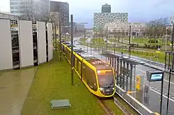 Tramstel 6020 van de Uithoflijn bij de halte UMC Utrecht, op de openingsdag; 14 december 2019.