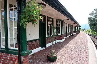 De westelijke zijde van het stationsgebouw