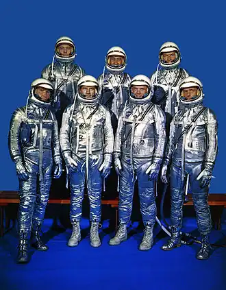 Achter: Shepard, Grissom, Cooper; Voor: Schirra, Slayton, Glenn, Carpenter (1960)