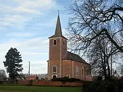 Parochiekerk Sint-Pieter met kerkhof