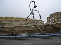 De Haringeter, een beeld van Tom Otterness bij Museum Beelden aan Zee