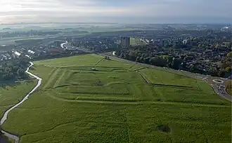 Structuur van het kasteel gezien vanuit de lucht (oktober 2018).